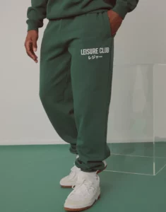 BAGGY LEISURE CLUB CUFFED TRACK PANTS IN GREEN
