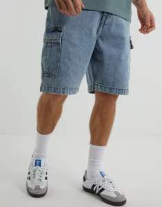BAGGY DENIM CARGO JORTS IN BLUE
